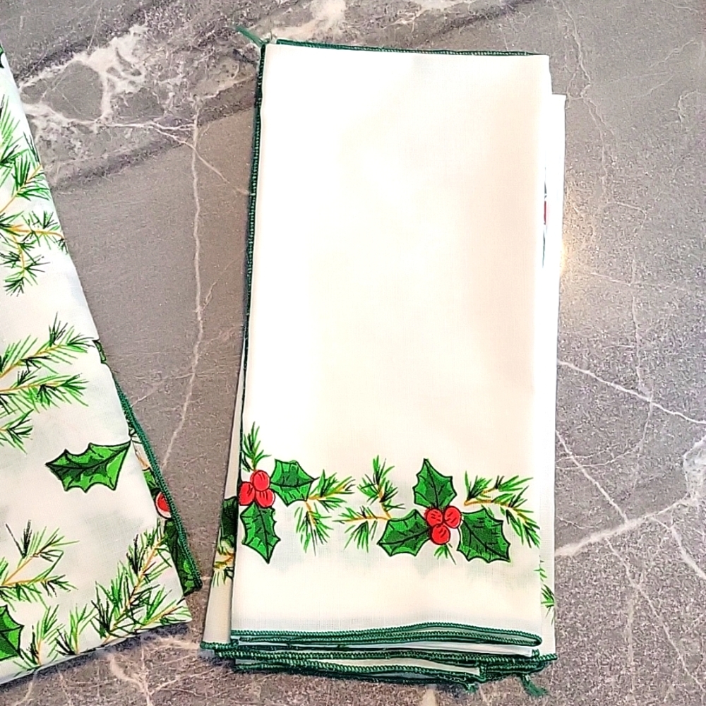 VINTAGE CHRISTMAS TABLECLOTH W/NPKS - Picture 3 of 5
